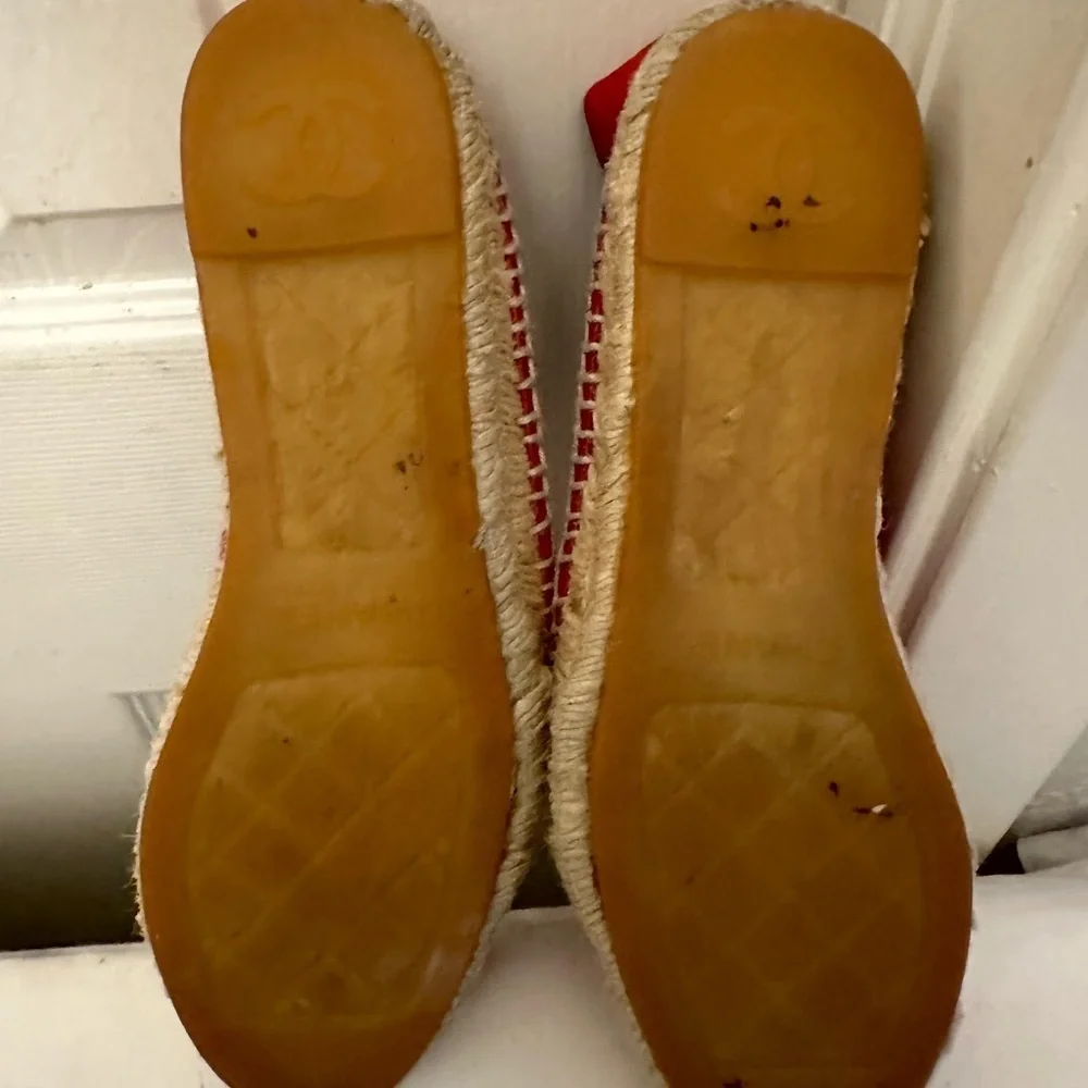 Authentic Chanel Red Lambskin Leather CC Logo Espadrille size 37,l